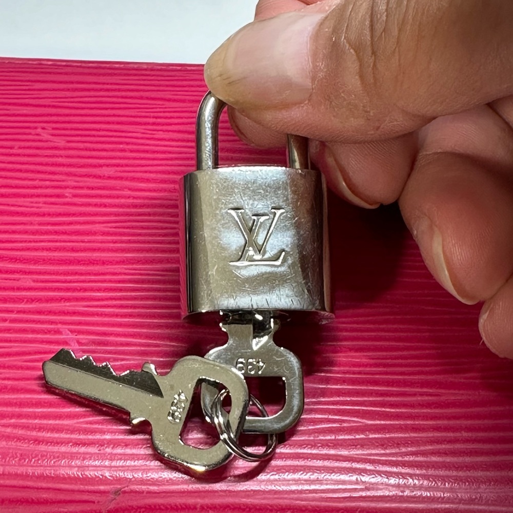Louis Vuitton silver lock and key #439